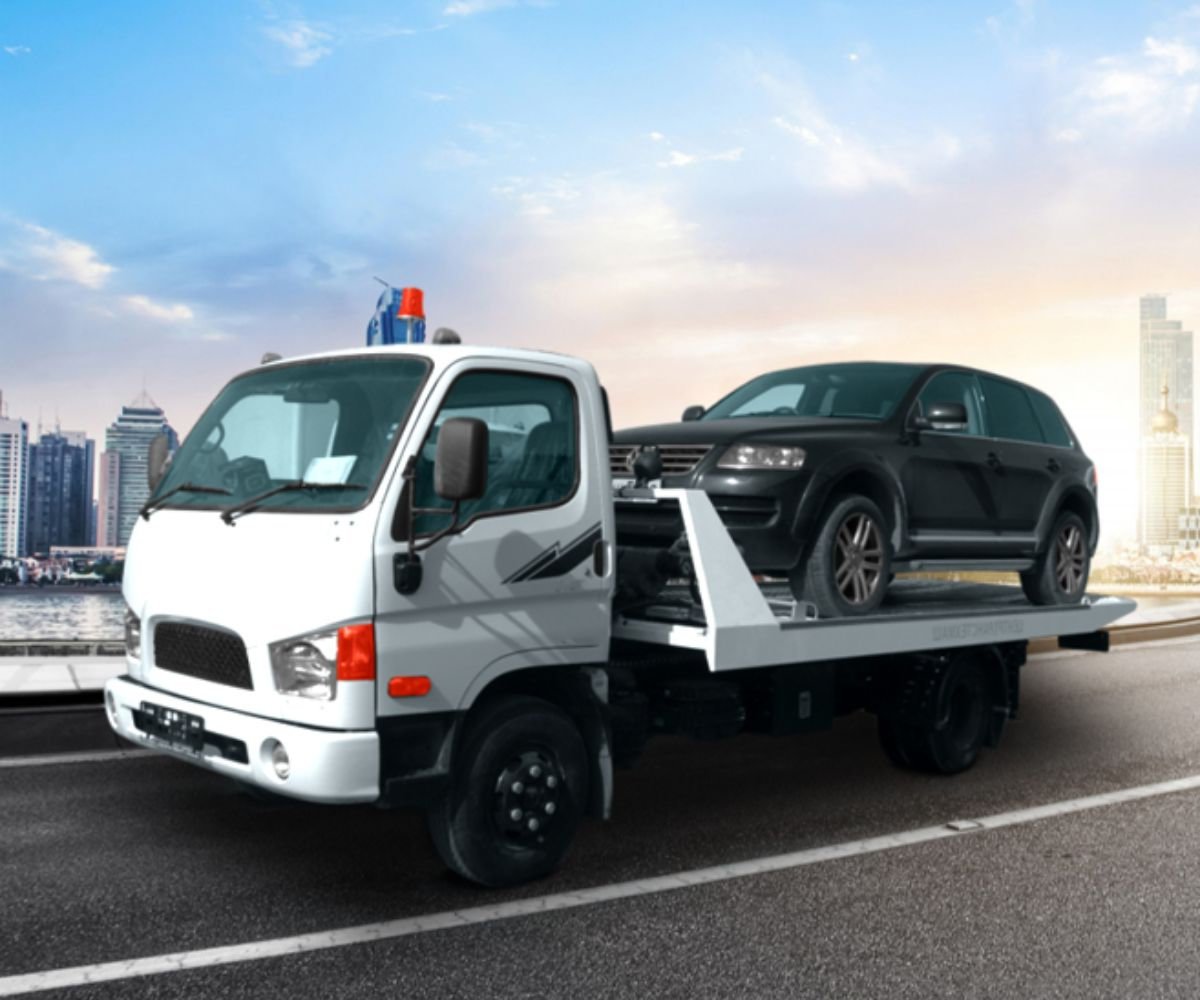 Fast Towing 24/7 team and truck